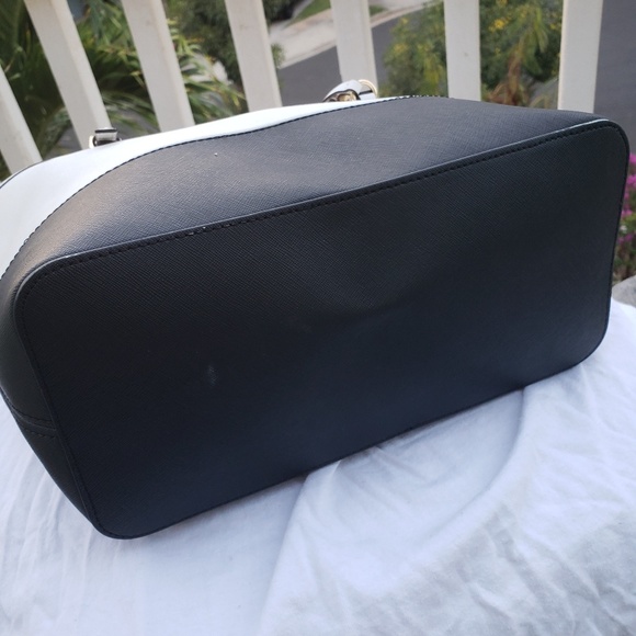 AUTHENTIC MICHAEL KORS TOTE - Picture 5 of 8